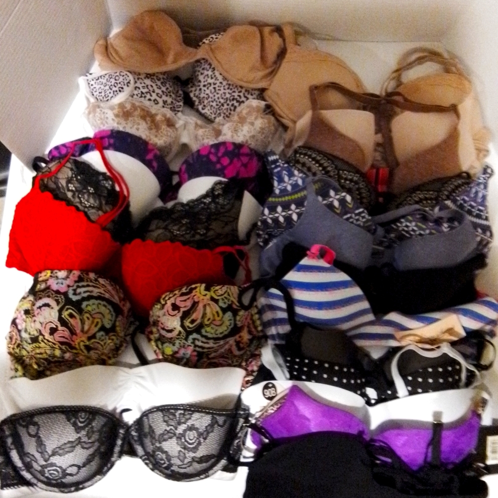 Victoria Secret  Lot.Bras 34B and 32/34 C